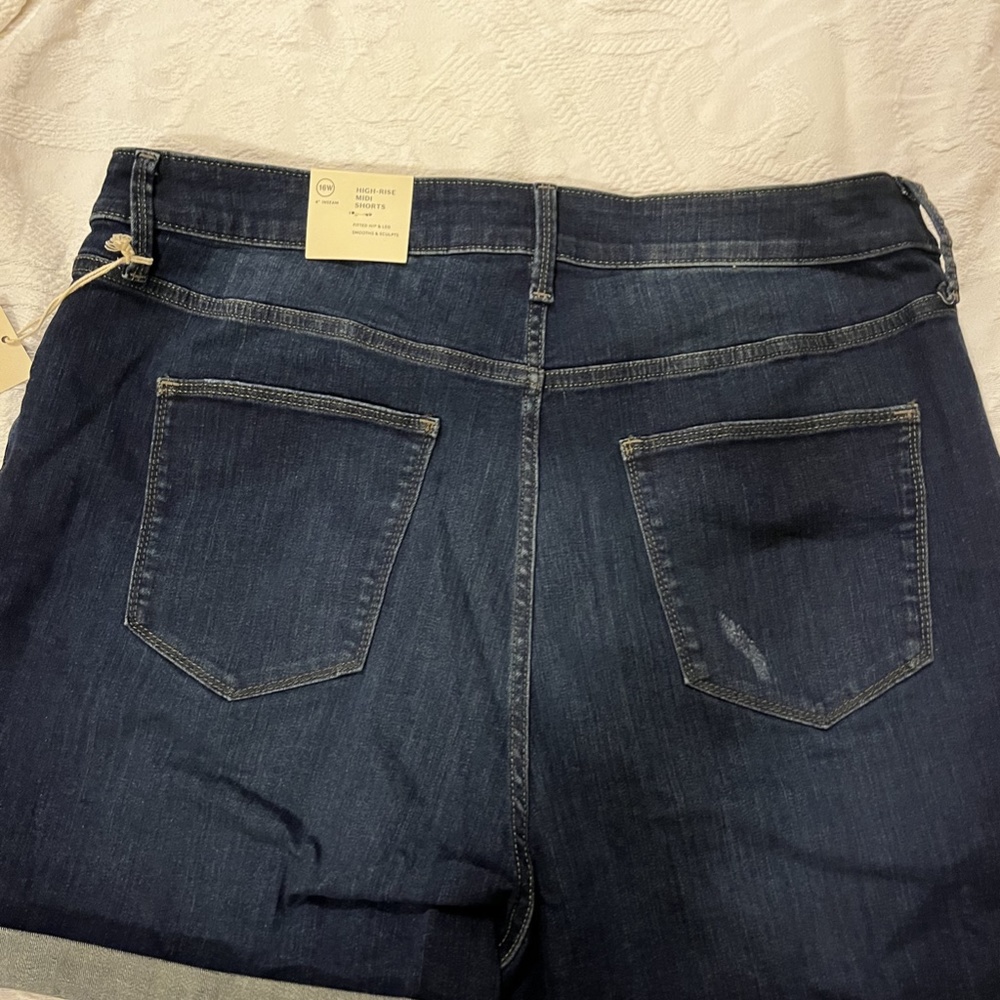 NEW WITH TAGS Denim jean distressed shorts - Picture 6 of 7